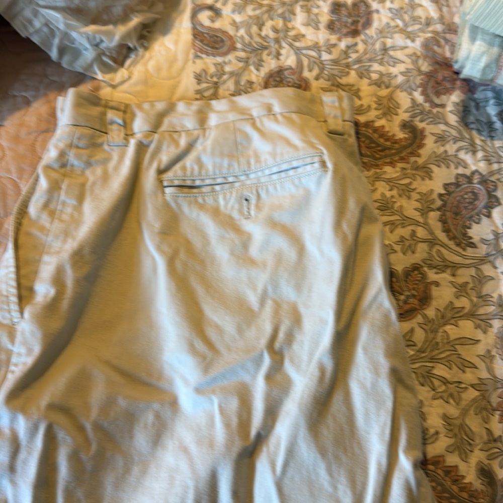 Vineyard Vines Men's Tan shorts